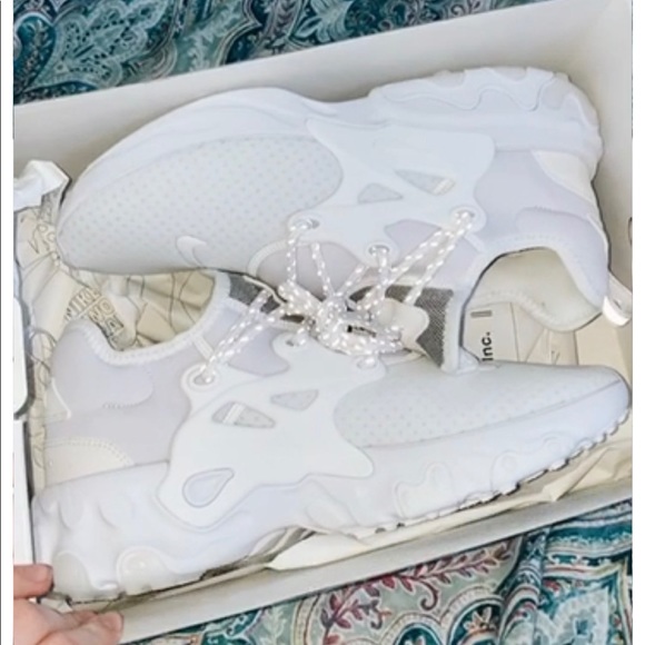 Nike Shoes - nike air prestos